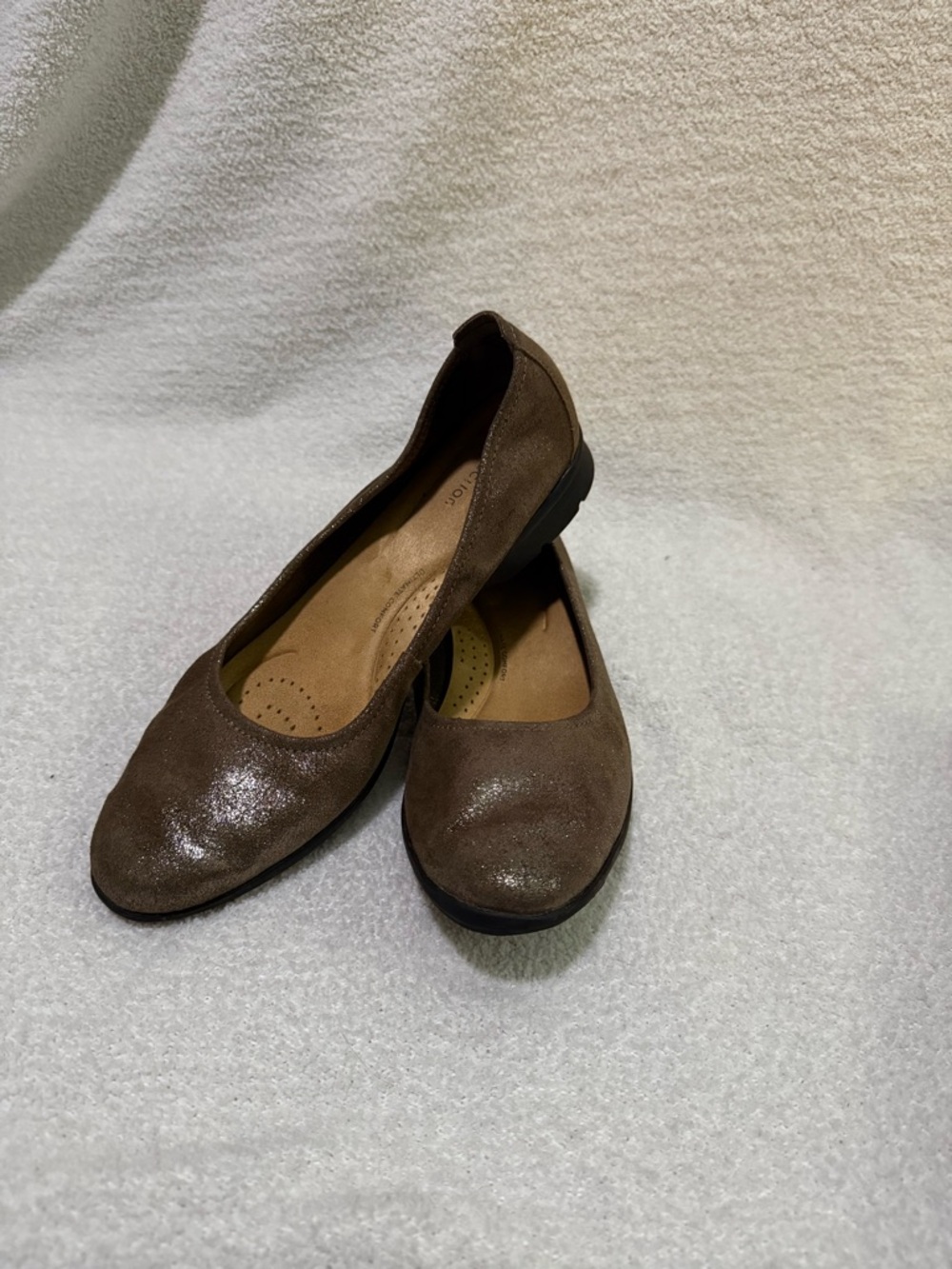 Clarks Women's Brown Suede Round-Toe Flats